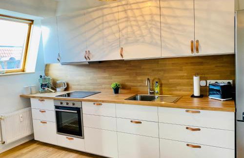 Cinema Apartment Magdeburg - Kitchen & Balcony - Foto 4