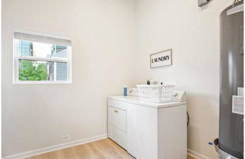 Skyline Retreat 3BR-3BA w Stunning Views Near DT - Foto 24