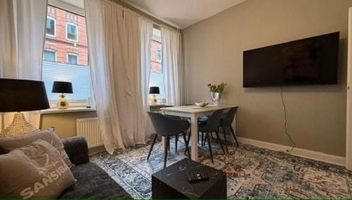 Moderner Altbaucharme in zentraler Lage - Photo 3