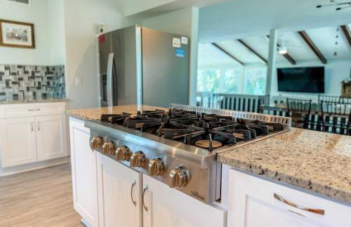 Spacious house- Deep Water Dock Pool Golf Cart Rental available - Foto 20