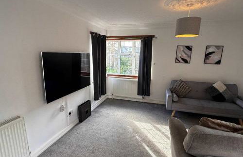 Large 4 Bed with Parking - Foto 4