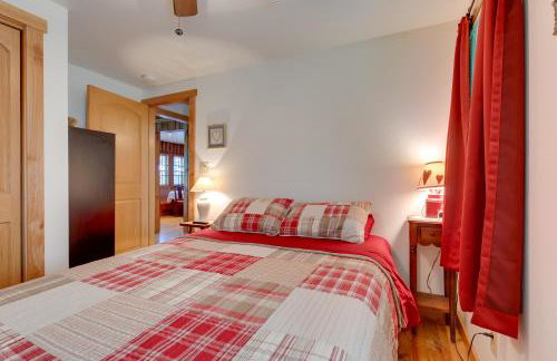 Cozy Lakefront Cabin with Indoor Gas Fireplace! - Foto 17