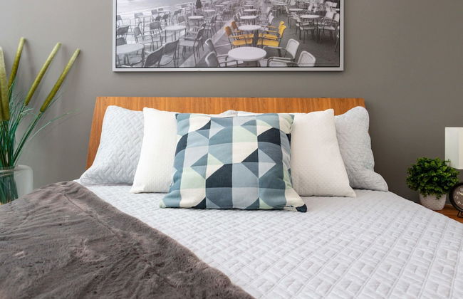 QuickStay Two-Bedroom Condo - Photo 4