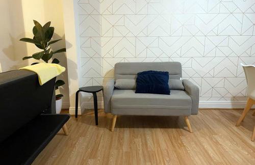 Lovely Spacious House Family & Contractor Friendly 3 Bedroom Near Leeds Centre Sleeps 8 - Foto 9