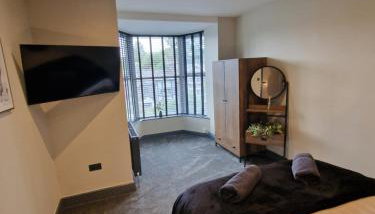 Townhouse - 6 Bed Hot Tub House - Photo 4