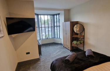 Townhouse - 6 Bed Hot Tub House - Photo 4