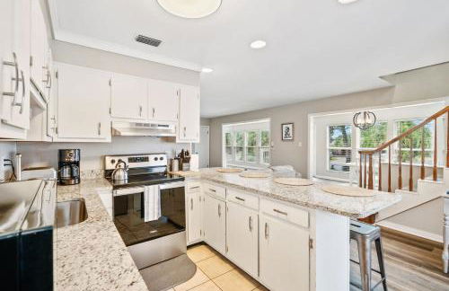 Spacious Audubon Home in Colony Cove w Water Views - Foto 12