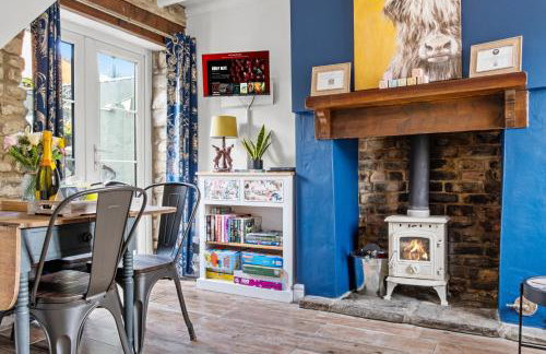 Charming 2-BR Cottage in Stonehouse with Courtyard Garden and Log Fire - Foto 9