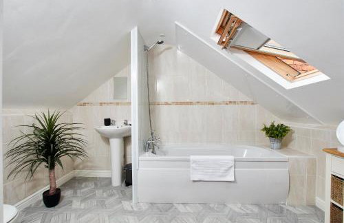 Delven House- Serviced Apartments - Photo 34