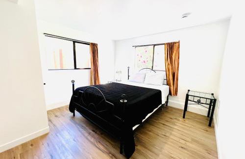 Charming 2-bedroom and 1 Full bath basement apartment with WiFi and AC in lovely Edmonds - Photo 5