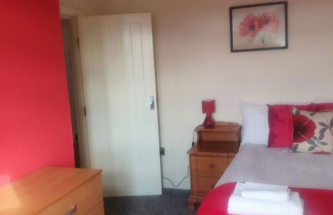 Lovely 4-bed Apartment in Harrow - Foto 3