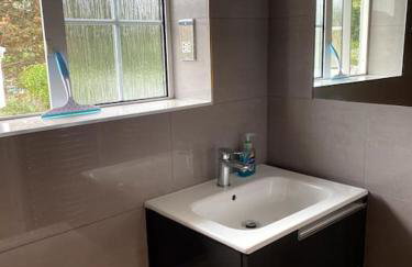 Three Bedroom House, Driveway, Bracknell Centre - Photo 12