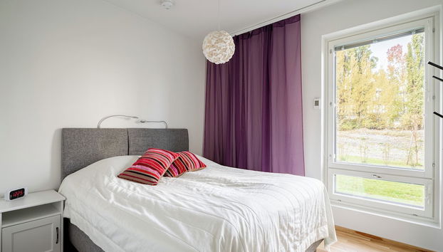 Modern 2BR Apt with Sauna & Free Parking - Foto 3, Habitación