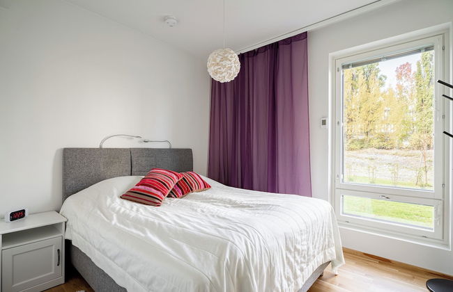 Modern 2BR Apt with Sauna & Free Parking - Foto 3