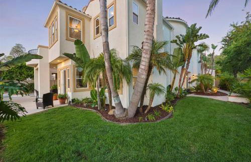 Spacious Luxury home in Gated Community with Resort Pool & Scenic Views - Photo 55