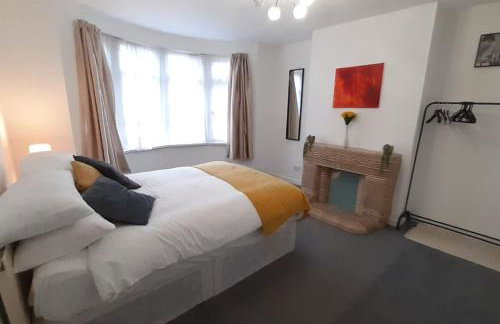 Free Parking Spacious Home - Photo 49