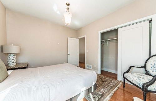 Huge Cozy Home with Many Bedrooms in Ivywild - Foto 61