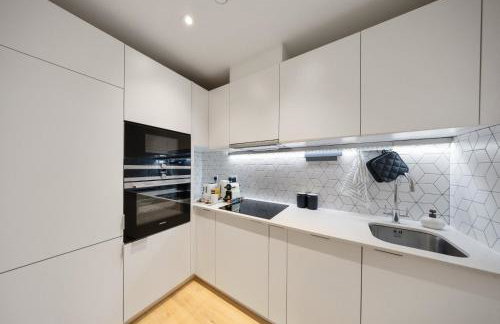 Modern & Cozy 2-Bedroom Apartment plus Parking, Gym, Cinema, Games Room, Workspace - Photo 15