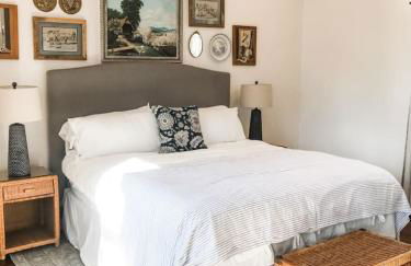 Charming Cottage w KING Bed 1m To Downtown - Foto 24