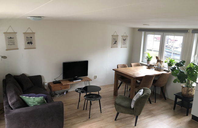 Slapen in eigentijds woonboot hotel - Foto 9