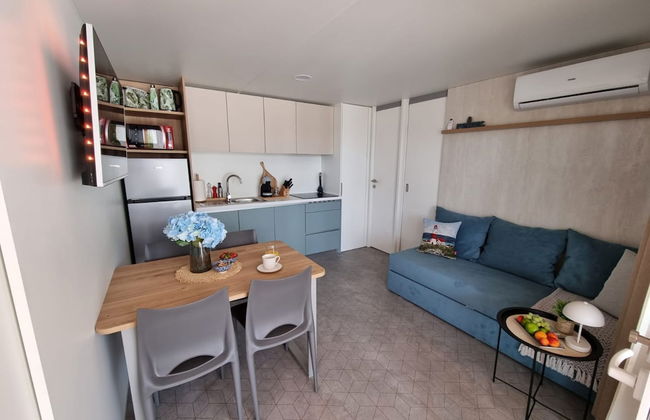 Blue Charm Mobile Home - Photo 8