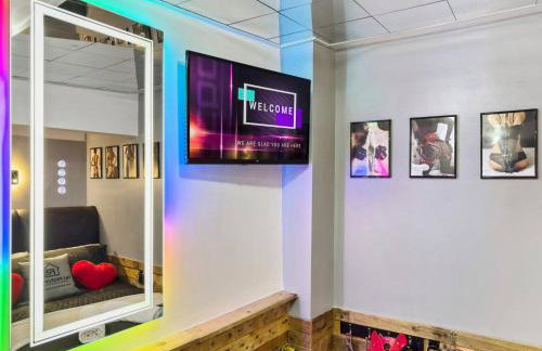 Kinky Kabin w Hot Tub, Sauna and Rooftop Garden - Foto 22