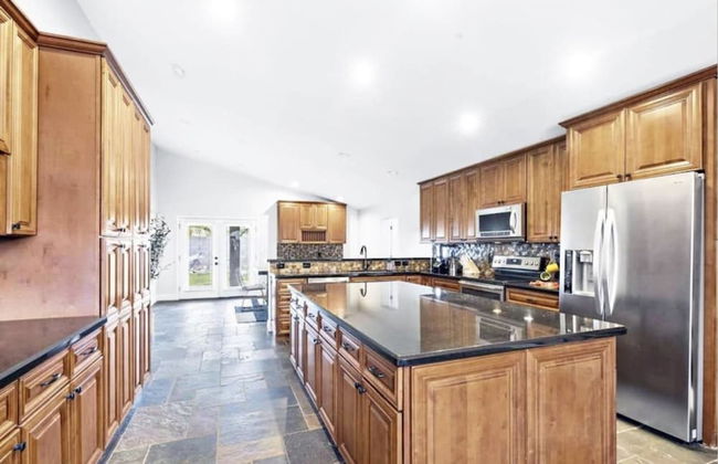 The Scott With Heated Pool by Homeslice Stays - Foto 21