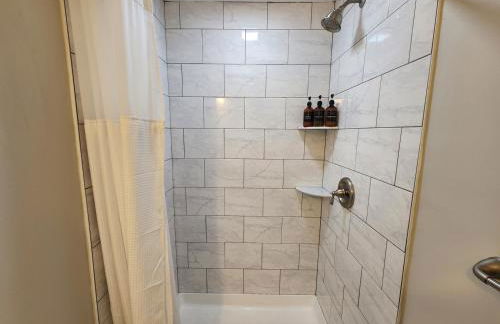 Salt Life Retreat Unit A-2BR/2BA, Heart of Margate - Foto 35