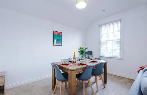 Modern 3 Bedroom House Perfect for Short and Long Stays - Foto 13