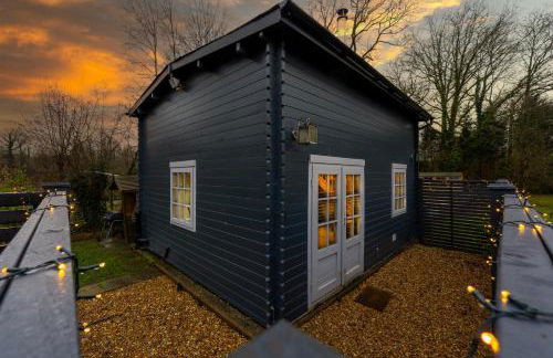 Walliswood Lodge - Wood Burner, Air Con & Wi-fi, Rural Retreat - Foto 4