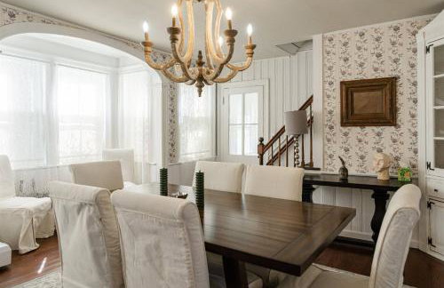 Historic Home near Stony Brook Village & Beach - Foto 18