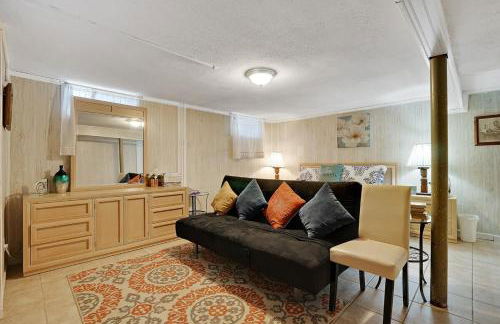 Super Cute & Cool Home with 65Inch TV 2Baths 4 Bedrooms 2King Beds BBQ Grill Fenced Backyard - Foto 6