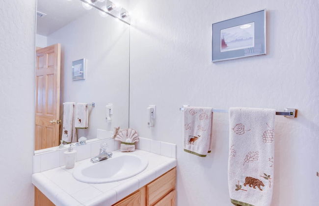 Mckinney Estate w/ Roof Deck Beach & Hike! - Foto 12