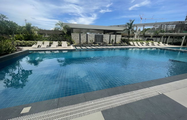 Mesavirre Bacolod | Elegantly Furnished 1BDM w/Balcony @ LOPEZ LUX. - Foto 1