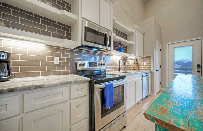 Sleeps 28 2 Homes w/ Boat Dock & Waterfront Pool Laguna Village Haven - Foto 12