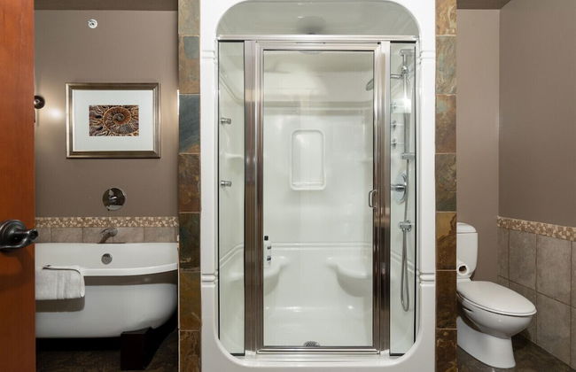 Luxury 3-Br Penthouse | INDOOR Pool & Hot Tub | Pool Table | 2 Decks + Mtn Views - Photo 19