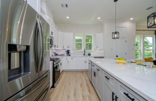 3bd-Rooftop Movie Theater-BBQ-Retro Music Theme-Downtown 8mins - Photo 40