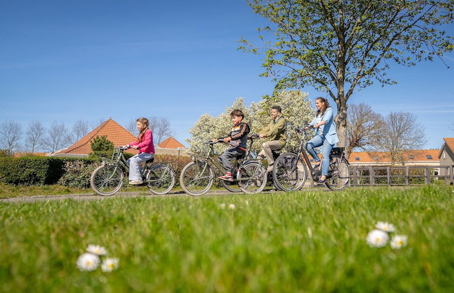 Restyled Bungalow With 2 Bathrooms, Near the Beach - Photo 11