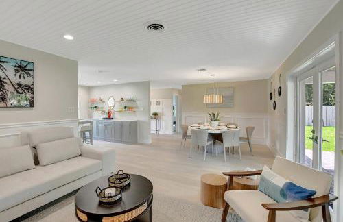 Coastal Palms House - Photo 8