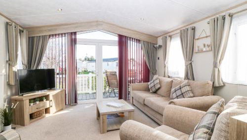 Snape Lodge - Photo 2