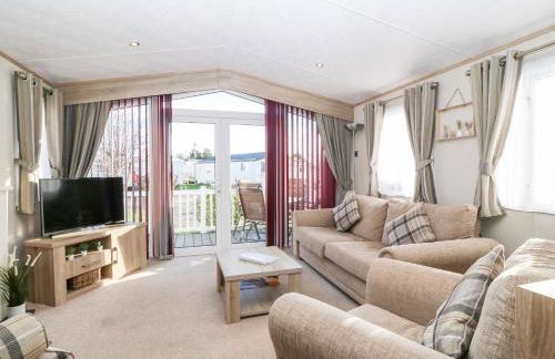 Snape Lodge - Photo 2