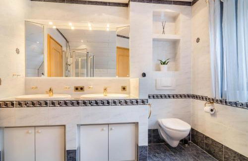 Schwarzwalduhren Nescht Triberg - Foto 21