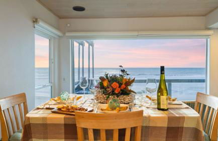 Oceanfront La Selva Beach Home w Fireplace Views Direct Beach Access Sand Castle by AvantStay - Foto 1