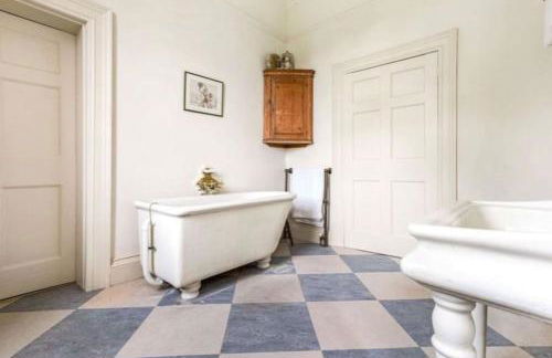 CRESSY HALL - Historic Grade II Listed Manor, Gorgeous Topiary Garden - Foto 62