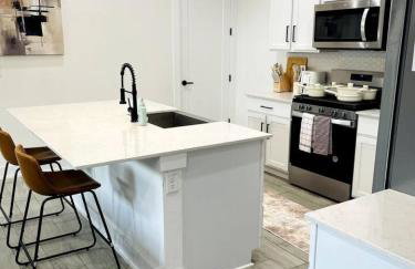 Stylish Oasis - Near City Center - Mins 2 Downtown - Foto 9