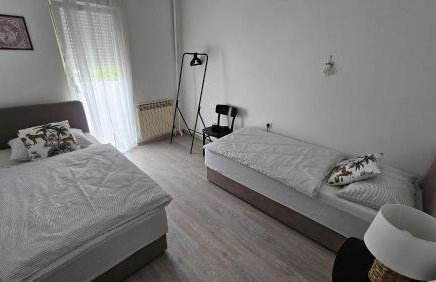 St Anthony's House with Parking - Foto 7