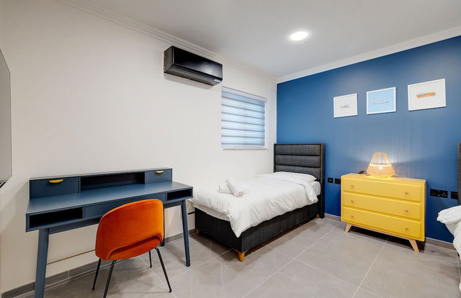 Art Deco Apartment in Central Sliema - Photo 3