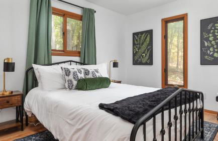 Wooded Nest, Cozy 3BR Chalet Near Spas, Downtown Berkeley Springs & Hiking - Foto 21