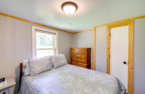 Wayland Retreat with Deck Walk to Downtown! - Foto 15