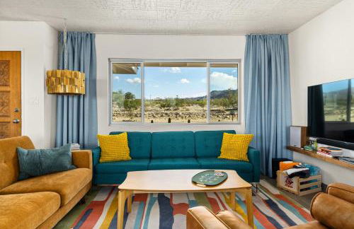 Mid Century Vibes - 2 Min to JTNP - Retro Dive Bar - View - Foto 3